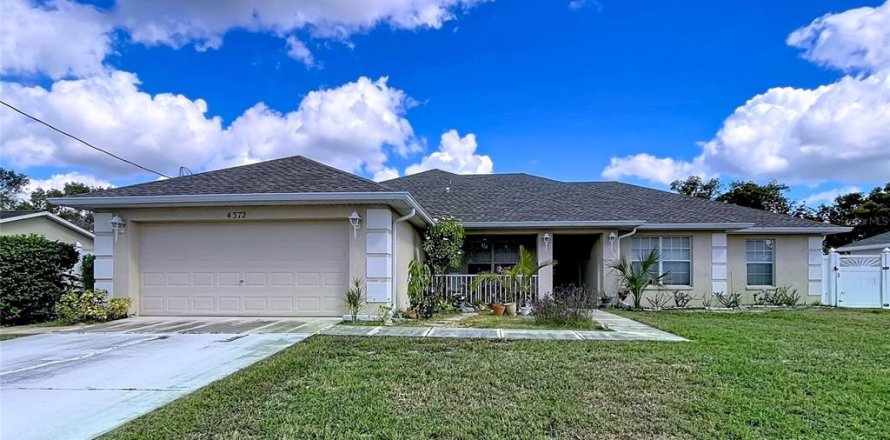 House in Spring Hill, Florida 4 bedrooms, 208.75 sq.m. № 2147877