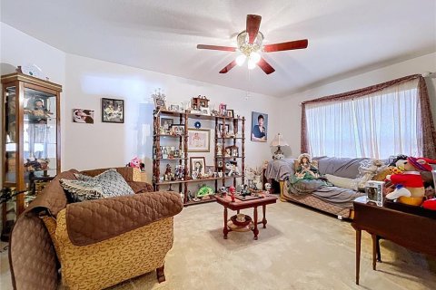 House in Spring Hill, Florida 4 bedrooms, 208.75 sq.m. № 2147877 - photo 6
