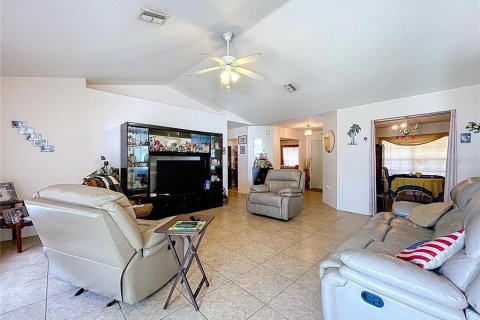 House in Spring Hill, Florida 4 bedrooms, 208.75 sq.m. № 2147877 - photo 19
