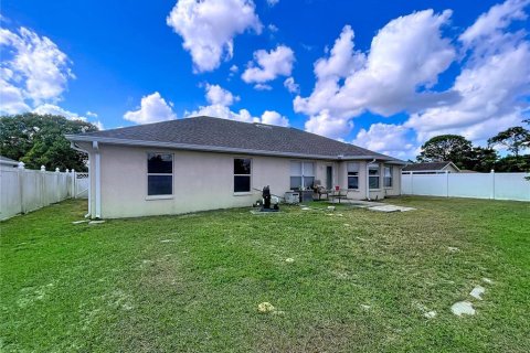 House in Spring Hill, Florida 4 bedrooms, 208.75 sq.m. № 2147877 - photo 14