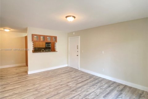 Condominio en alquiler en Miami, Florida, 1 dormitorio, 58.53 m2 № 2049061 - foto 6