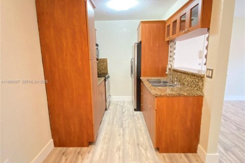 Condominio en alquiler en Miami, Florida, 1 dormitorio, 58.53 m2 № 2049061 - foto 11