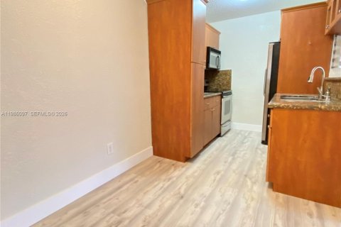 Condominio en alquiler en Miami, Florida, 1 dormitorio, 58.53 m2 № 2049061 - foto 10