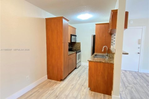 Condominio en alquiler en Miami, Florida, 1 dormitorio, 58.53 m2 № 2049061 - foto 9