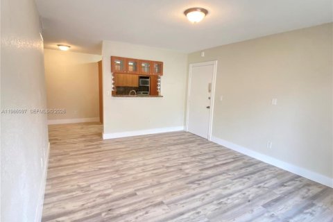 Condominio en alquiler en Miami, Florida, 1 dormitorio, 58.53 m2 № 2049061 - foto 7