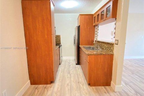 Condominio en alquiler en Miami, Florida, 1 dormitorio, 58.53 m2 № 2049061 - foto 17