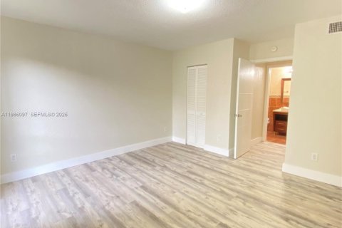 Condominio en alquiler en Miami, Florida, 1 dormitorio, 58.53 m2 № 2049061 - foto 5