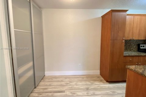 Condominio en alquiler en Miami, Florida, 1 dormitorio, 58.53 m2 № 2049061 - foto 16