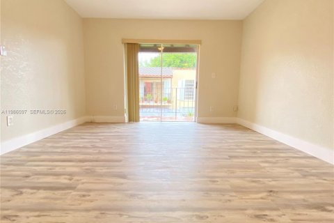 Condominio en alquiler en Miami, Florida, 1 dormitorio, 58.53 m2 № 2049061 - foto 2