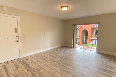 Condominio en Miami, Florida, 1 dormitorio  № 2049061