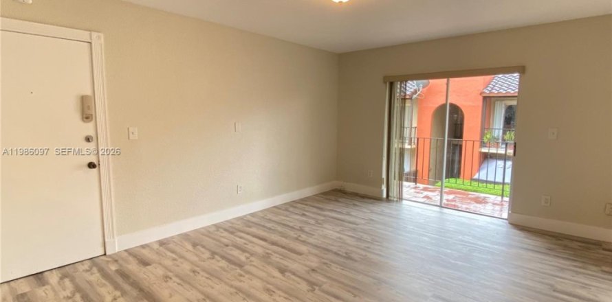 Condominio en Miami, Florida, 1 dormitorio  № 2049061