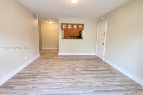 Condominio en alquiler en Miami, Florida, 1 dormitorio, 58.53 m2 № 2049061 - foto 8