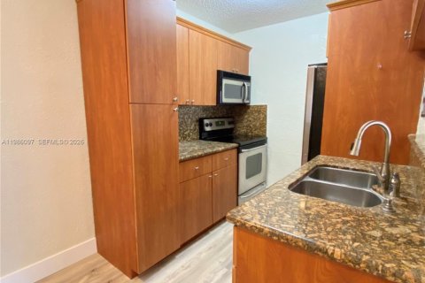 Condominio en alquiler en Miami, Florida, 1 dormitorio, 58.53 m2 № 2049061 - foto 14