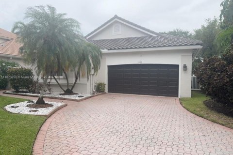 Casa en alquiler en Pembroke Pines, Florida, 3 dormitorios, 219.06 m2 № 1898074 - foto 2