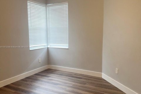 Casa en alquiler en Pembroke Pines, Florida, 3 dormitorios, 219.06 m2 № 1898074 - foto 6