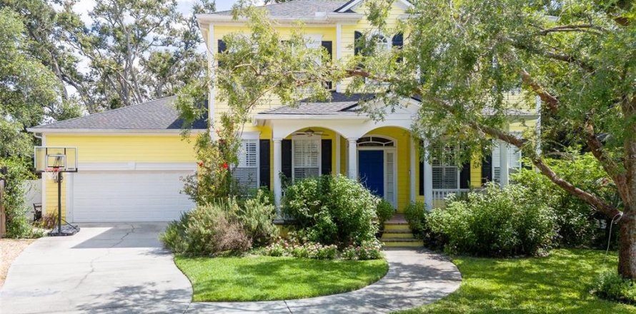 House in Tampa, Florida 4 bedrooms, 302.03 sq.m. № 1880766