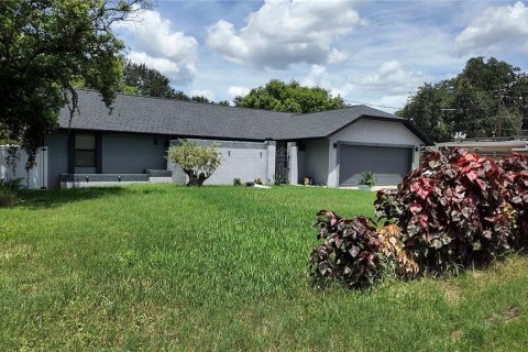 Villa ou maison à vendre à Orlando, Floride: 3 chambres, 230.96 m2 № 2406658 - photo 2