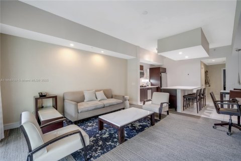 Condo in Doral, Florida, 1 bedroom  № 1887784 - photo 12