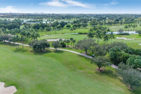 Condo in Doral, Florida, 1 bedroom  № 1887784 - photo 3