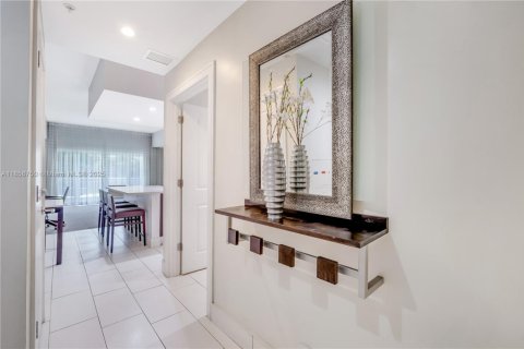 Condo in Doral, Florida, 1 bedroom  № 1887784 - photo 9
