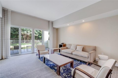 Condo in Doral, Florida, 1 bedroom  № 1887784 - photo 10