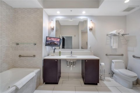 Condo in Doral, Florida, 1 bedroom  № 1887784 - photo 25