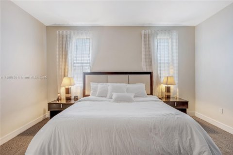 Condo in Doral, Florida, 1 bedroom  № 1887784 - photo 21