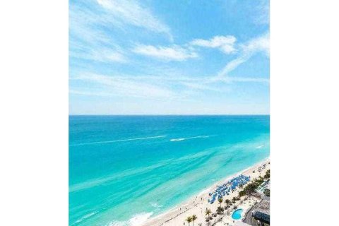 Condo in Sunny Isles Beach, Florida, 3 bedrooms  № 2060 - photo 23