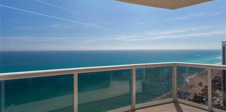 Condo in Sunny Isles Beach, Florida, 3 bedrooms  № 2060