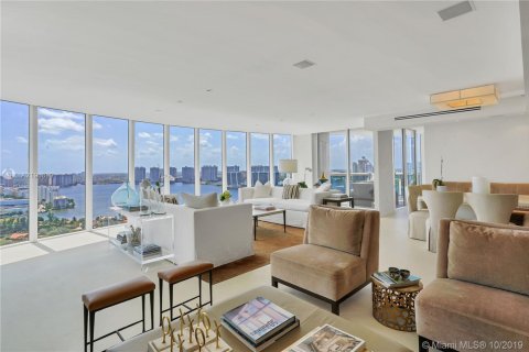 Condo in Sunny Isles Beach, Florida, 3 bedrooms  № 2060 - photo 8