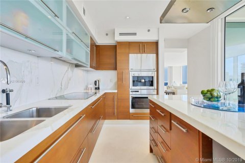 Condo in Sunny Isles Beach, Florida, 3 bedrooms  № 2060 - photo 27