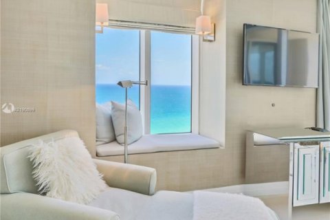 Condo in Sunny Isles Beach, Florida, 3 bedrooms  № 2060 - photo 13