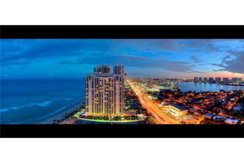 Condo in Sunny Isles Beach, Florida, 3 bedrooms  № 2060 - photo 25