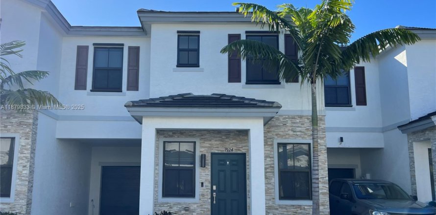 Townhouse in Fort Lauderdale, Florida 3 bedrooms, 139.91 sq.m. № 1942162