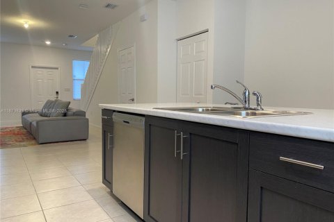 Townhouse in Fort Lauderdale, Florida 3 bedrooms, 139.91 sq.m. № 1942162 - photo 6