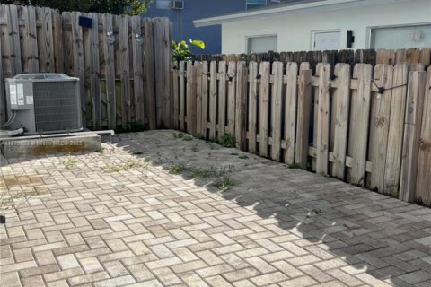 Townhouse in Fort Lauderdale, Florida 3 bedrooms, 139.91 sq.m. № 1942162 - photo 27