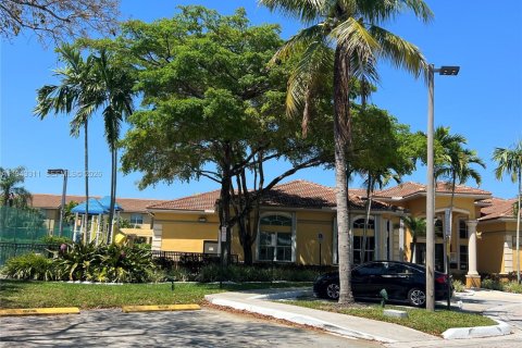 Copropriété à louer à Pembroke Pines, Floride: 2 chambres № 1999635 - photo 2