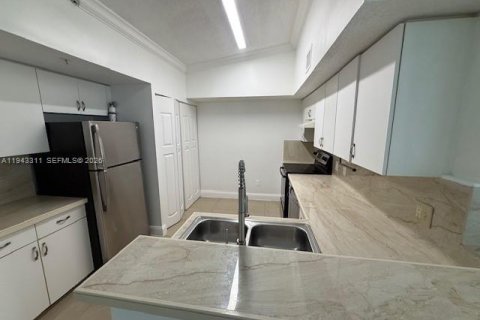 Copropriété à louer à Pembroke Pines, Floride: 2 chambres № 1999635 - photo 6