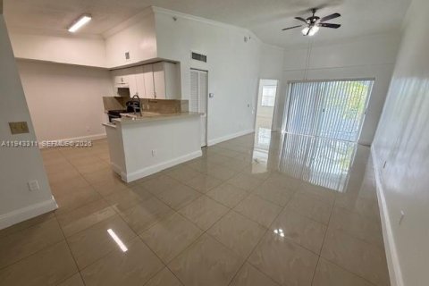 Copropriété à louer à Pembroke Pines, Floride: 2 chambres № 1999635 - photo 4