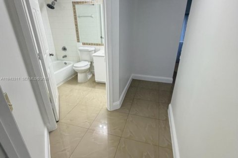 Copropriété à louer à Pembroke Pines, Floride: 2 chambres № 1999635 - photo 17