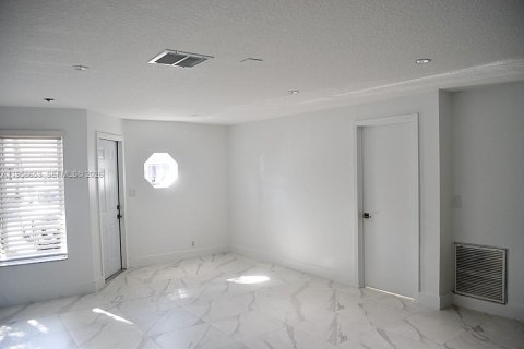 Купить таунхаус в Санрайз, Флорида 4 спальни, 162.58м2, № 2024010 - фото 4