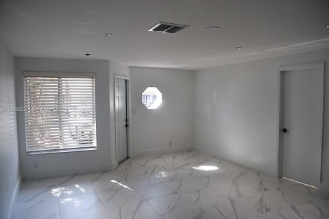 Купить таунхаус в Санрайз, Флорида 4 спальни, 162.58м2, № 2024010 - фото 3