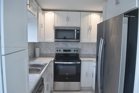 Купить таунхаус в Санрайз, Флорида 4 спальни, 162.58м2, № 2024010 - фото 16