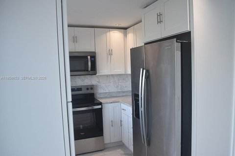 Купить таунхаус в Санрайз, Флорида 4 спальни, 162.58м2, № 2024010 - фото 19