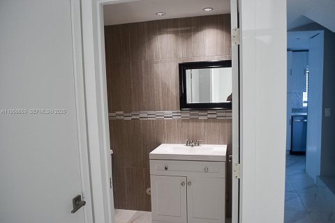 Купить таунхаус в Санрайз, Флорида 4 спальни, 162.58м2, № 2024010 - фото 10