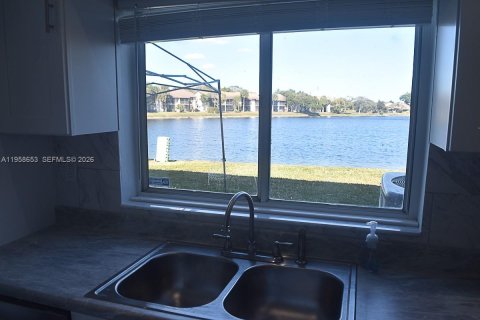 Купить таунхаус в Санрайз, Флорида 4 спальни, 162.58м2, № 2024010 - фото 17