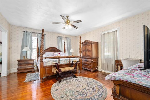 House in DeLand, Florida 5 bedrooms, 383.04 sq.m. № 2096640 - photo 20