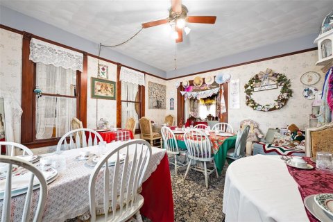 House in DeLand, Florida 5 bedrooms, 383.04 sq.m. № 2096640 - photo 16