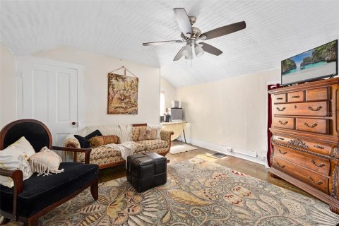 House in DeLand, Florida 5 bedrooms, 383.04 sq.m. № 2096640 - photo 30