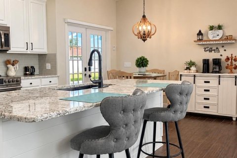 House in Bartow, Florida 4 bedrooms, 179.49 sq.m. № 2403603 - photo 4